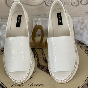 NWOT🌻 DKNY Espadrille Wedge 🌻